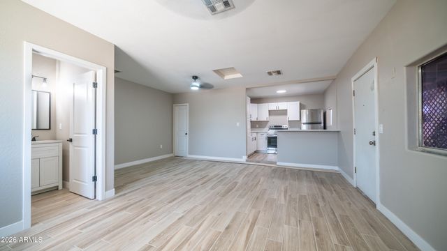 7727 W EARLL Drive, Phoenix, AZ 85033