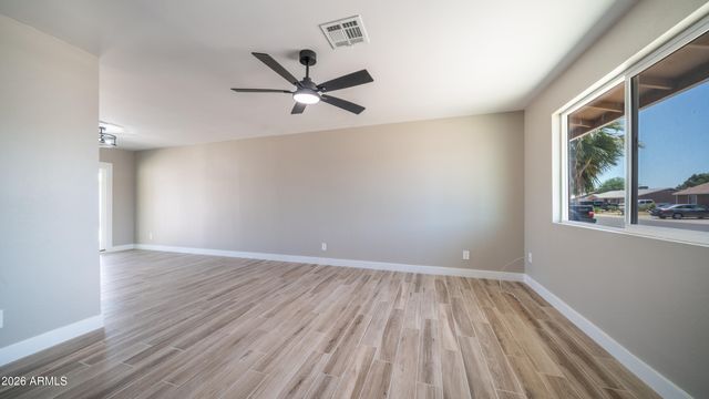 7727 W EARLL Drive, Phoenix, AZ 85033