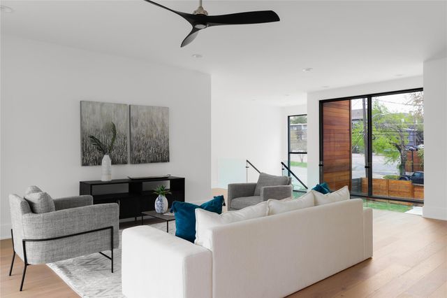 1118 Mariposa DR, Austin, TX 78704
