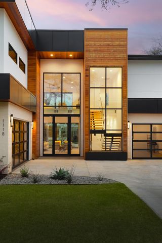 1118 Mariposa DR, Austin, TX 78704