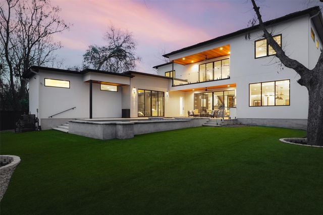 1118 Mariposa DR, Austin, TX 78704