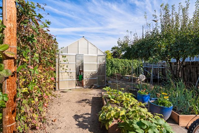 1010 N 3rd Street, Central Point, OR 97502