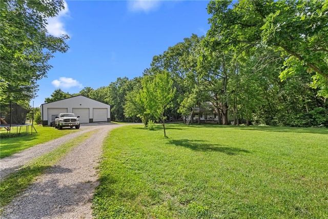 27800 Wonka Drive, Louisburg, KS 66053