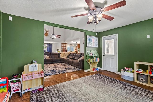27800 Wonka Drive, Louisburg, KS 66053