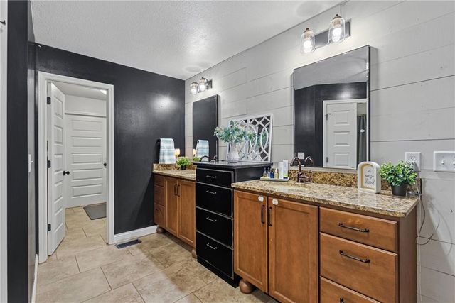 27800 Wonka Drive, Louisburg, KS 66053