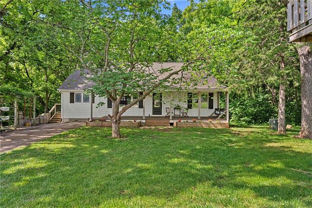 27800 Wonka Drive, Louisburg, KS 66053