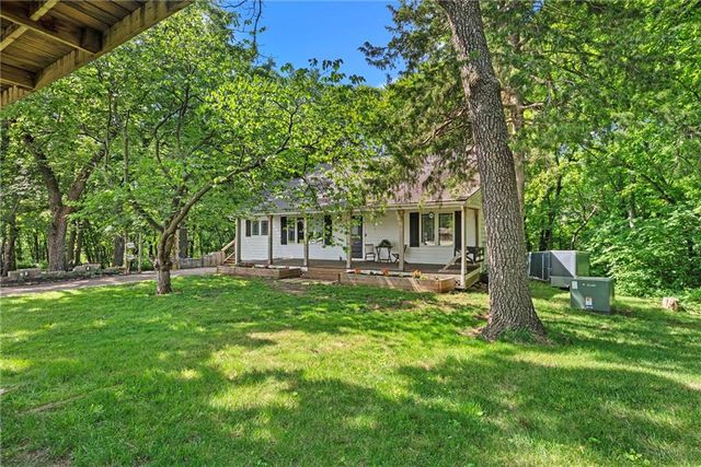 27800 Wonka Drive, Louisburg, KS 66053