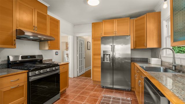 10015 68th Avenue S, Seattle, WA 98178