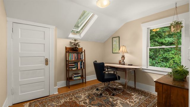 10015 68th Avenue S, Seattle, WA 98178