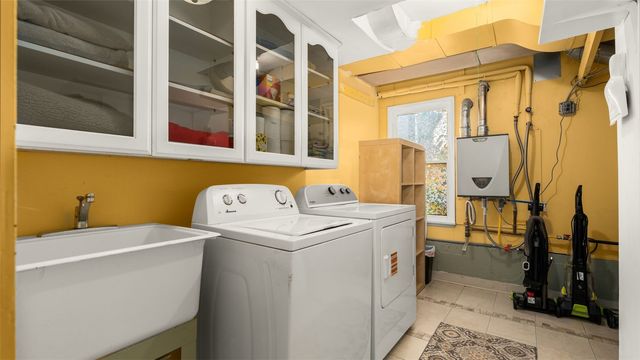 10015 68th Avenue S, Seattle, WA 98178