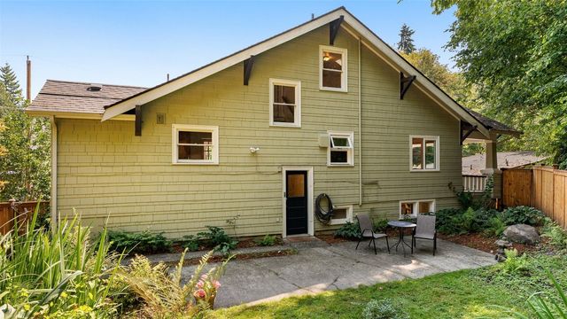 10015 68th Avenue S, Seattle, WA 98178