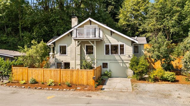 10015 68th Avenue S, Seattle, WA 98178