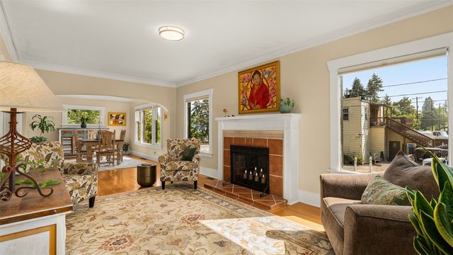 10015 68th Avenue S, Seattle, WA 98178
