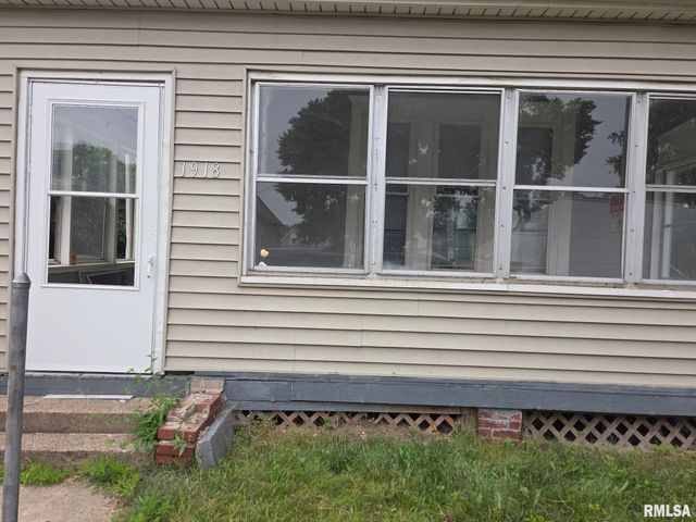 1918 W HOWETT Street, Peoria, IL 61605