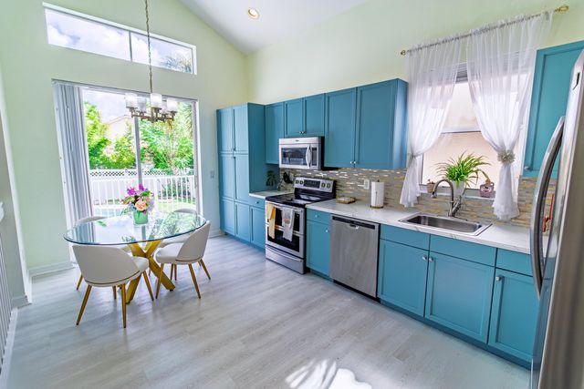 1534 Running Oak Lane, Royal Palm Beach, FL 33411