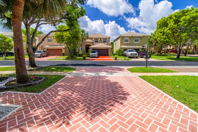 1534 Running Oak Lane, Royal Palm Beach, FL 33411