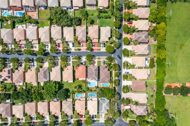 1534 Running Oak Lane, Royal Palm Beach, FL 33411