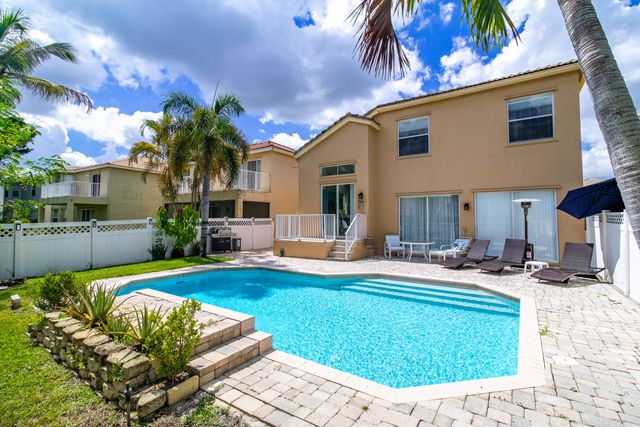 1534 Running Oak Lane, Royal Palm Beach, FL 33411