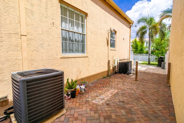 1534 Running Oak Lane, Royal Palm Beach, FL 33411