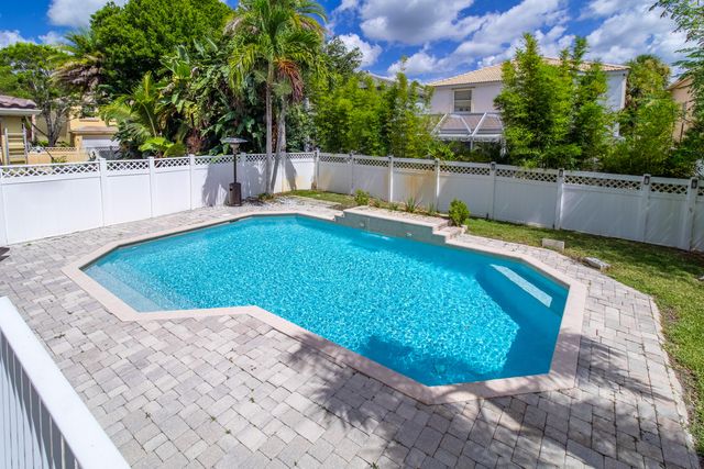 1534 Running Oak Lane, Royal Palm Beach, FL 33411
