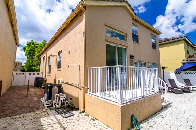 1534 Running Oak Lane, Royal Palm Beach, FL 33411