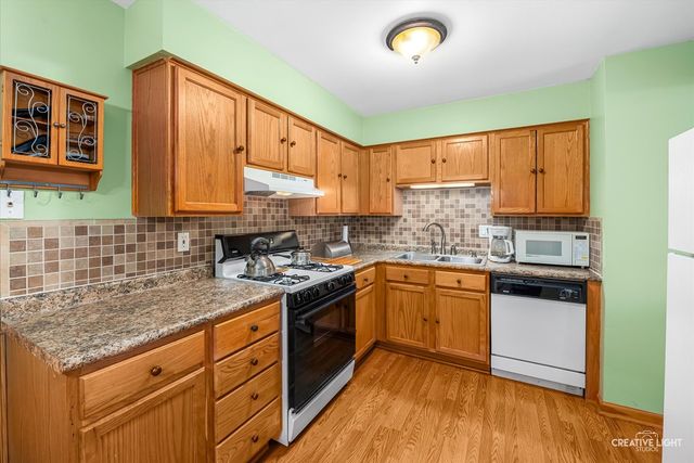 19360 Wolf Road 9, Mokena, IL 60448