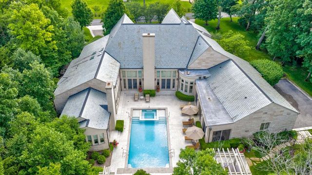 2 Bridlewood Road, Northbrook, IL 60062
