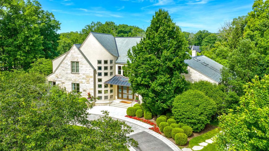 2 Bridlewood Road, Northbrook, IL 60062