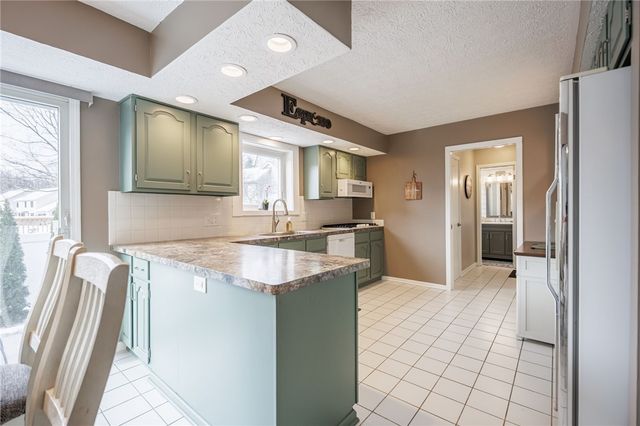 5 Silver Ridge Drive, Greece, NY 14626