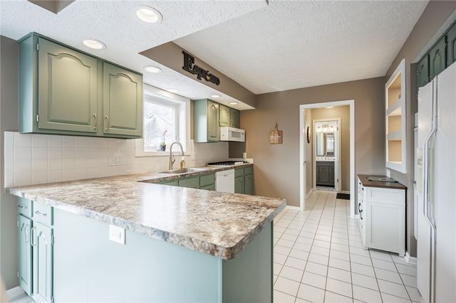 5 Silver Ridge Drive, Greece, NY 14626