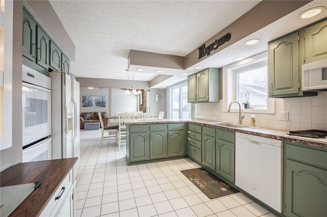 5 Silver Ridge Drive, Greece, NY 14626