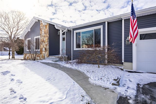 5 Silver Ridge Drive, Greece, NY 14626