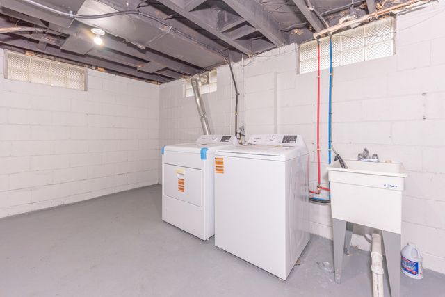 33988 Richard Street, Wayne, MI 48184