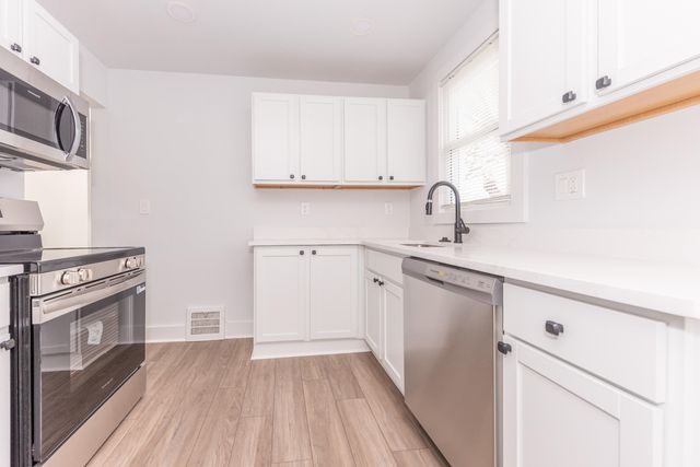 33988 Richard Street, Wayne, MI 48184