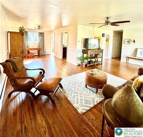 1460 Walnut Lane, Macungie Boro, PA 18062