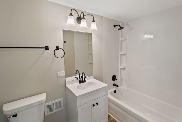 7742 S Oketo Avenue, Bridgeview, IL 60455