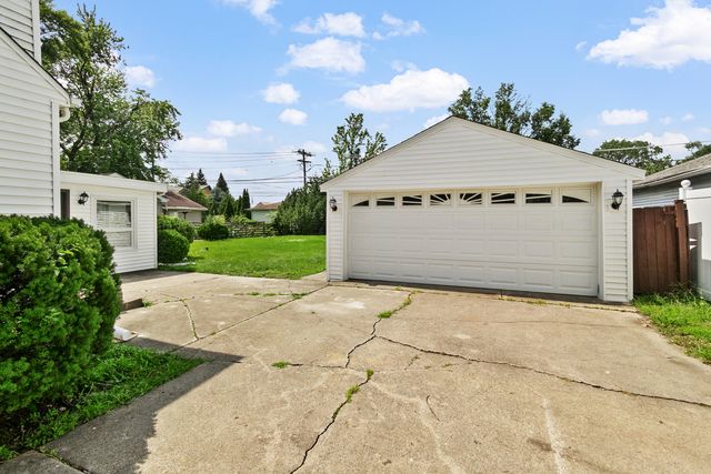 7742 S Oketo Avenue, Bridgeview, IL 60455