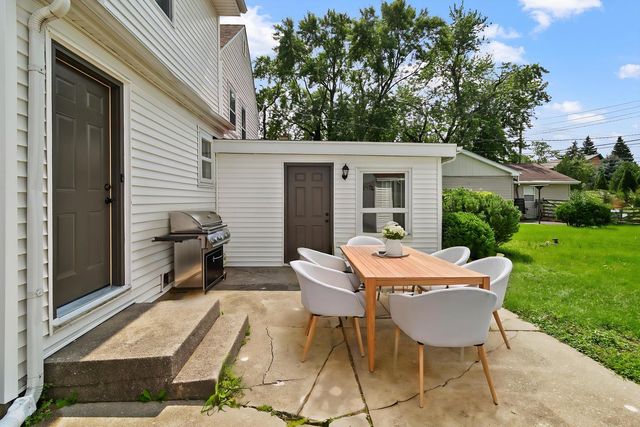 7742 S Oketo Avenue, Bridgeview, IL 60455