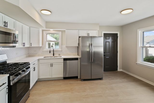 7742 S Oketo Avenue, Bridgeview, IL 60455