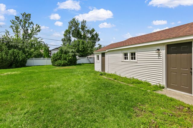 7742 S Oketo Avenue, Bridgeview, IL 60455