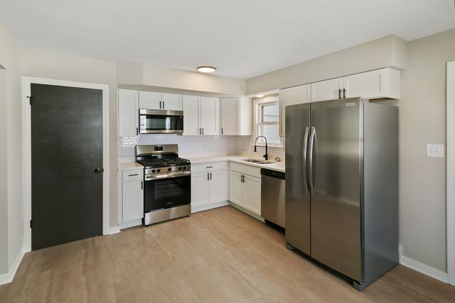 7742 S Oketo Avenue, Bridgeview, IL 60455