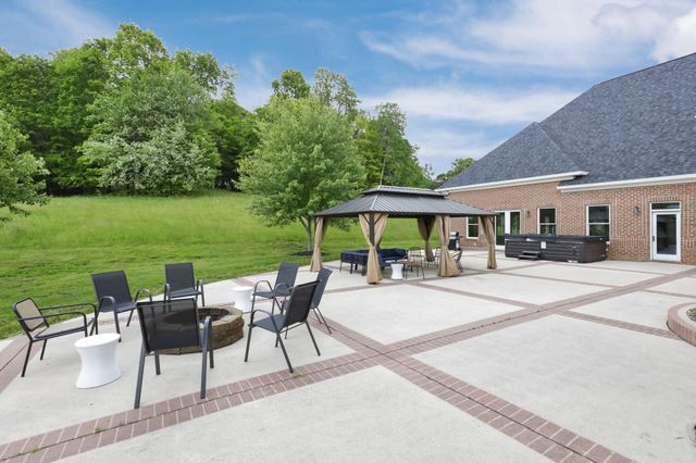 2300 Stonewall Cemetery Road SW, Lancaster, OH 43130