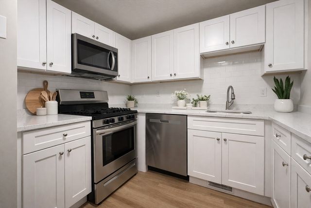 5 Kennedy Dr 3, Chelmsford, MA 01863