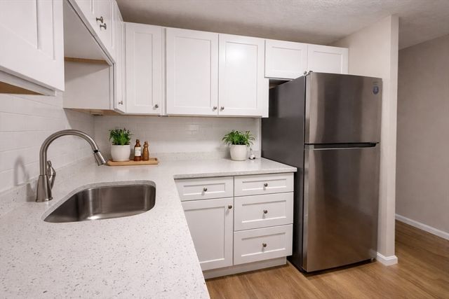 5 Kennedy Dr 3, Chelmsford, MA 01863