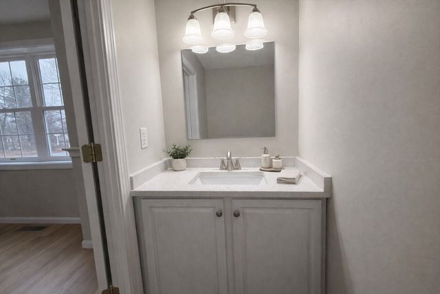 5 Kennedy Dr 3, Chelmsford, MA 01863