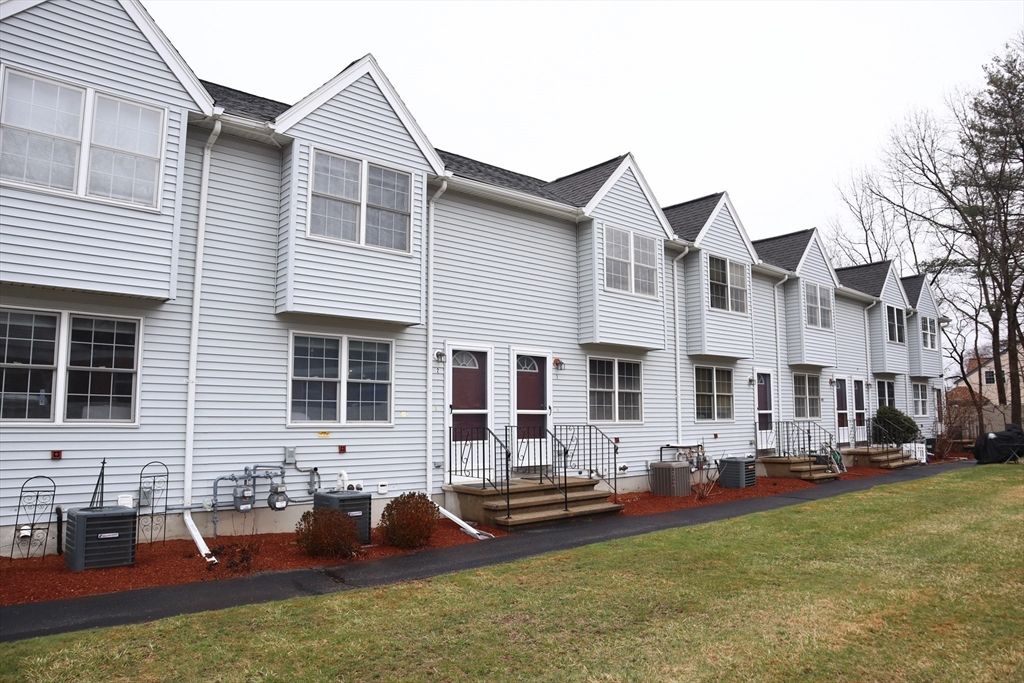 5 Kennedy Dr 3, Chelmsford, MA 01863