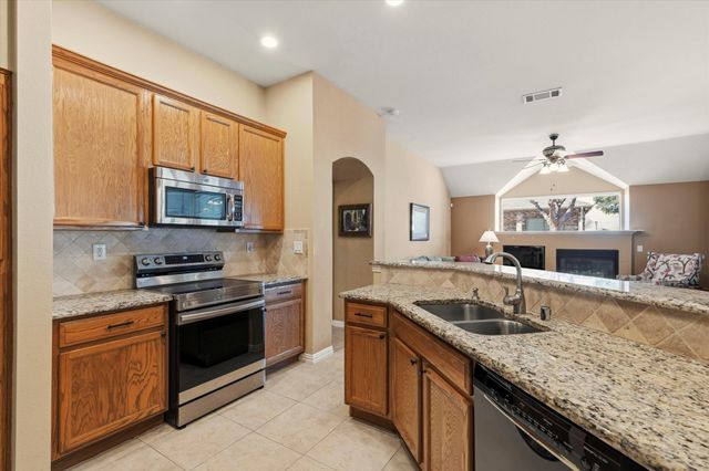 9708 Grandview Drive, Denton, TX 76207