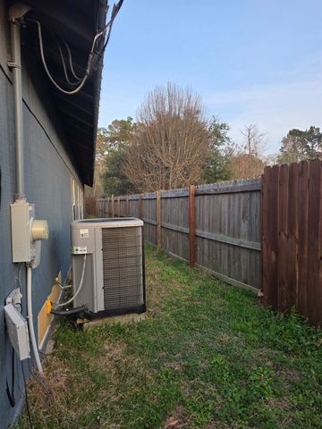 1080 N Fm 356, Onalaska, TX 77360