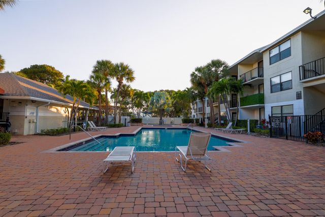 760 Executive Drive 34, West Palm Beach, FL 33401