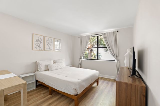 760 Executive Drive 34, West Palm Beach, FL 33401